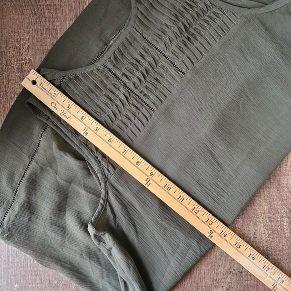 Banana Republic Ruched Pintuck Smocked Sleeveless Blouse Top, S, Olive - Picture 4 of 9